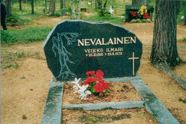 Veikon hautakivi Inarin hautausmaalla