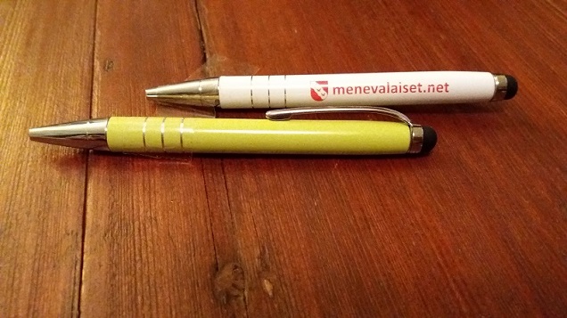 Kuulakärkikynä sukuseuran logolla